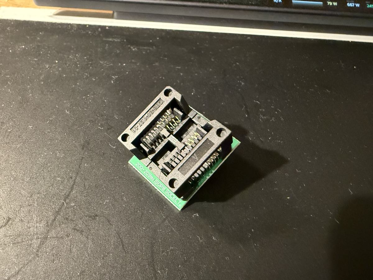 Socket to program QSPI without soldering wires